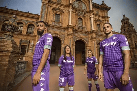 周二德甲前瞻：斯图加特VS法兰克福 主场劲旅对冲争四对手的攻防博弈